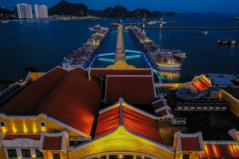 White Crown Hotel Ha Long Exterior photo